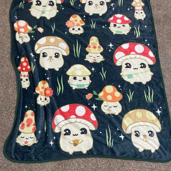 Cute Mushroom Print Blanket - Picture 1 of 3